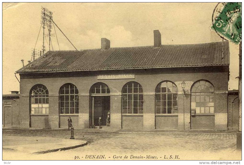 CPA (59)     DENAIN     Gare De Denain Mines  (leger Choc Coin Haut  Gauche) - Denain