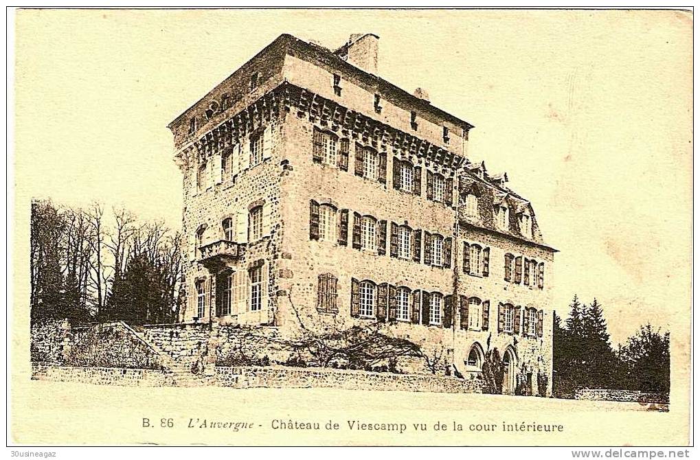 CPA. Chateau De Viescamp Vu De La Cour Intérieure . L´auvergne - Châteaux