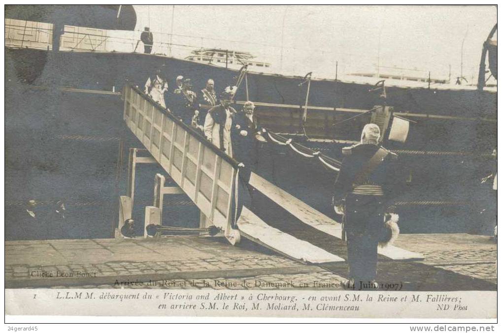 CPA PHOTO EVENEMENT VISITE DU ROI ET DE LA REINE DE DANEMARK - Débarquement à Cherbourg Des Autorités - Empfänge