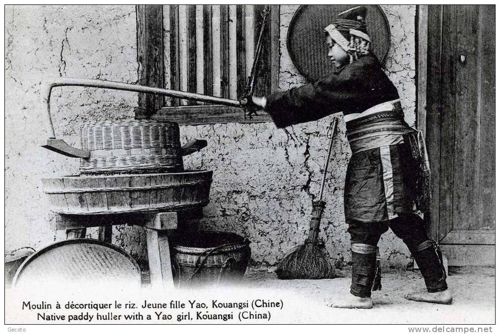 Moulin à Décortiquer Le Riz. Jeune Fille Yao Kouangsi - Chine