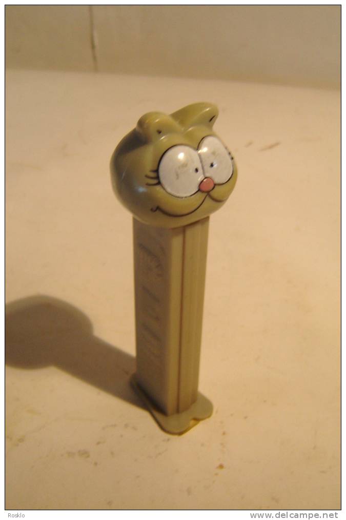 PEZ DISTRIBUTEUR / ANCIEN 1979/83  GARFIELD GRIS   / TRES BEL ETAT - Pez