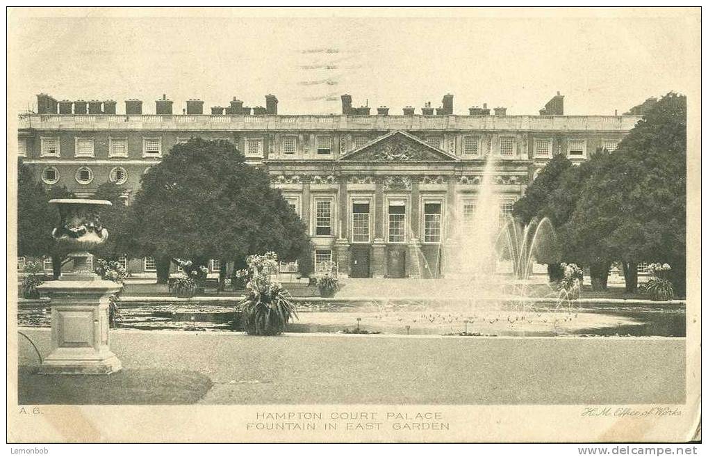 Britain United Kingdom - Hampton Court Palace, Fountain In East Garden London Old Postcard [P1430] - London Suburbs