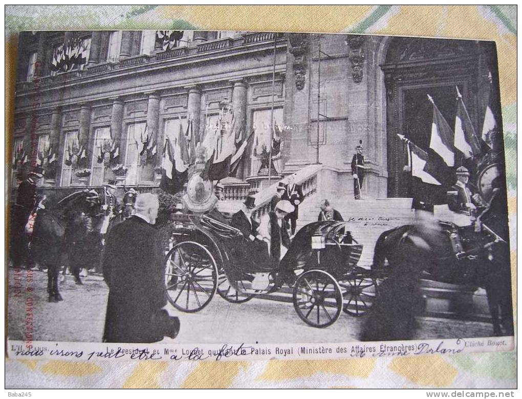 PRESIDENT LOUBET ET MADAME QUITTANT LE PALAIS ROYAL EN FIACRE - Taxis & Droschken