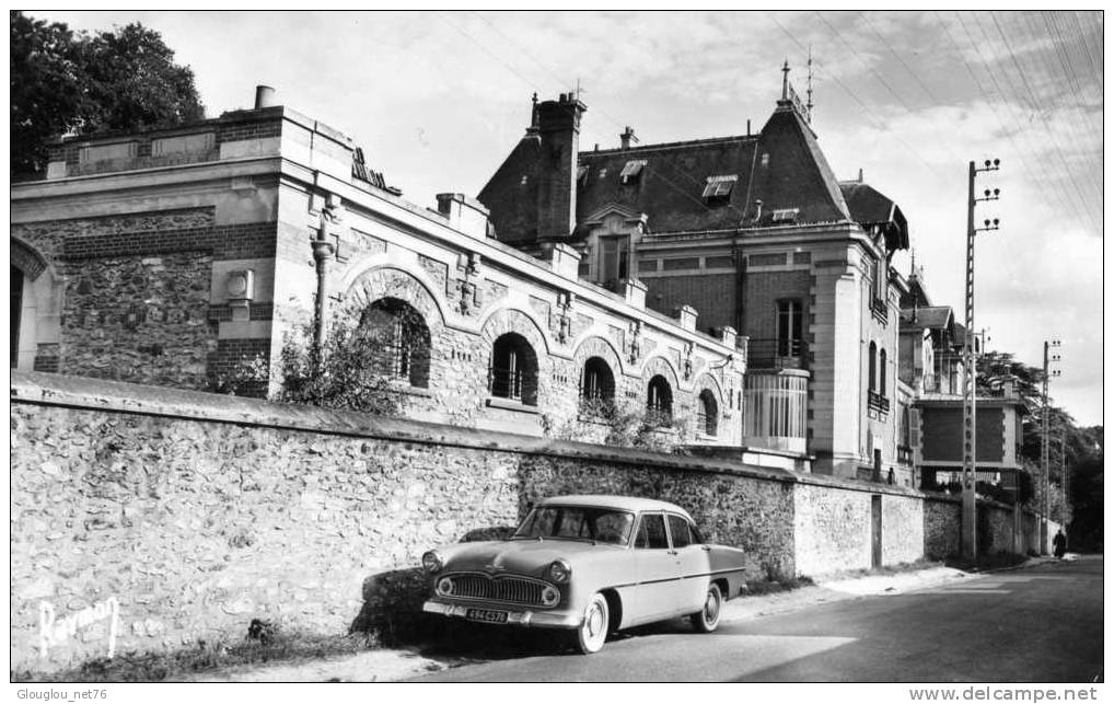 91-YERRES....LA GRANGE AUX BOIS AVEC VOITURE....CPSM PETIT FORMAT - Yerres