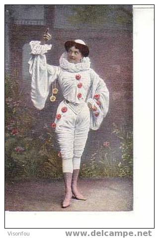 Femme Déguisée En Pierrot - Costumes