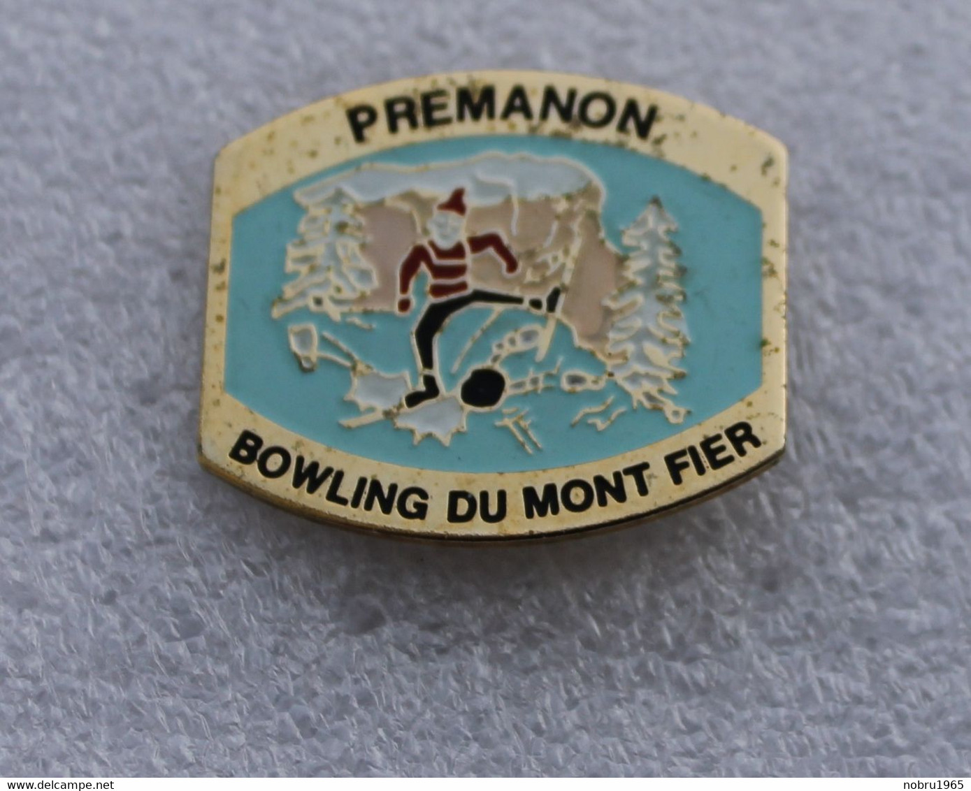 Pin's PREMANON Bowling Du Mont Fier . Ski - Bowling