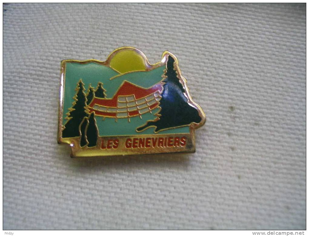 Pin's Centre De Plein Air "les Genevriers"   Ski, Marche - Winter Sports