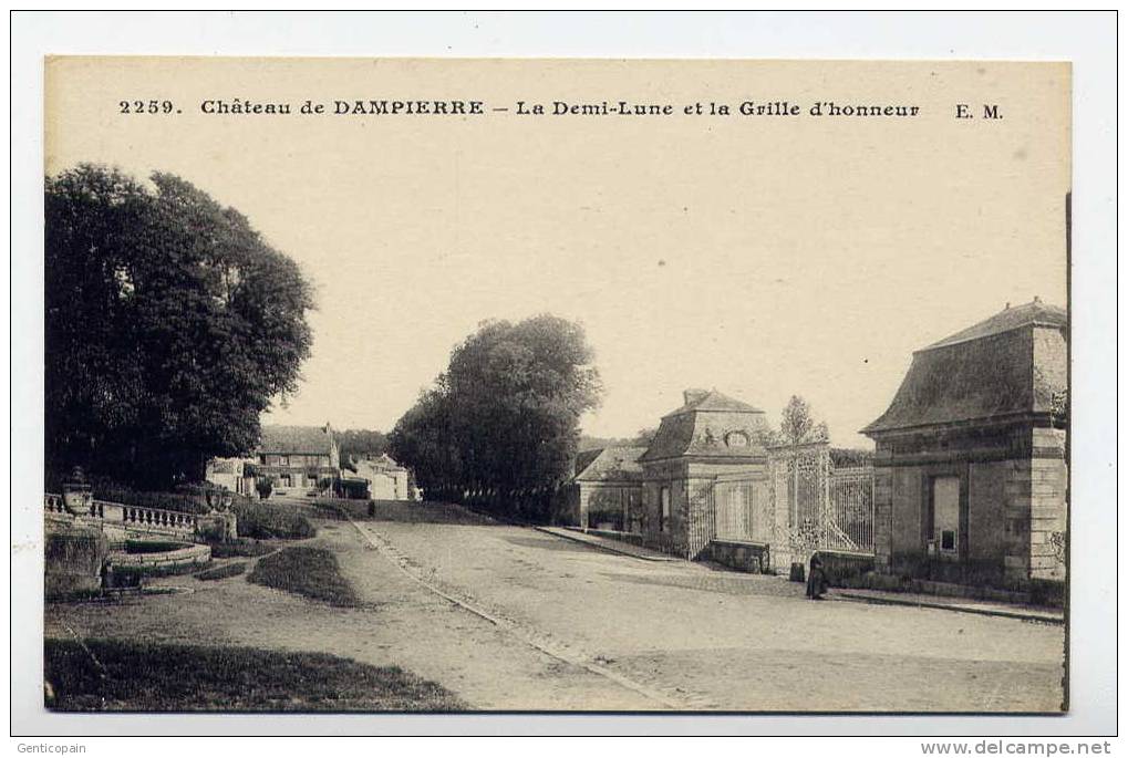 Q5 - Château De DAMPIERRE - La Demi-lune Et La Grille D'honneur - Dampierre En Yvelines