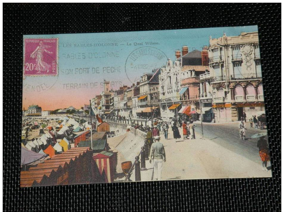 Carte Postale  Ancienne : LES SABLES D'OLONNE : Le Quai Wilson (animé) - Sables D'Olonne