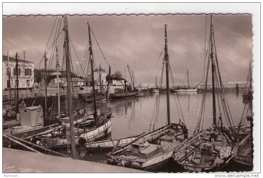 Ile De Ré..animée..le Port..la Flotte..beaux Bateaux..Hôtel-Restaurant - Ile De Ré