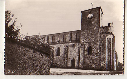 La Chaize Le Vicomte : église Romane Du XIe Siècle - La Chaize Le Vicomte