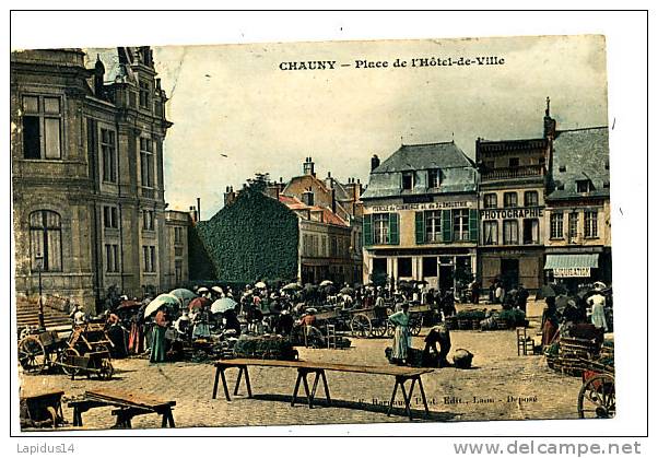 R 297 / CPA   CHAUNY    (02)     PLACE DE L' HOTEL DE VILLE - Chauny