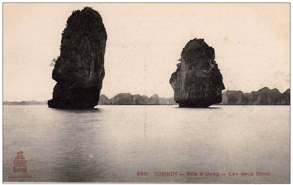 CPA. INDOCHINE..TONKIN..... BAIE D' ALONG...LES DEUX FRERES....PRIX: 1,99 € - Viêt-Nam