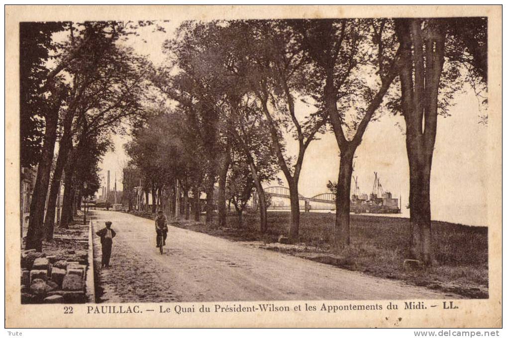 PAUILLAC LE QUAI DU PRESIDENT-WILSON ET LES APPONTEMENTS DU MIDI ANIMEE - Pauillac