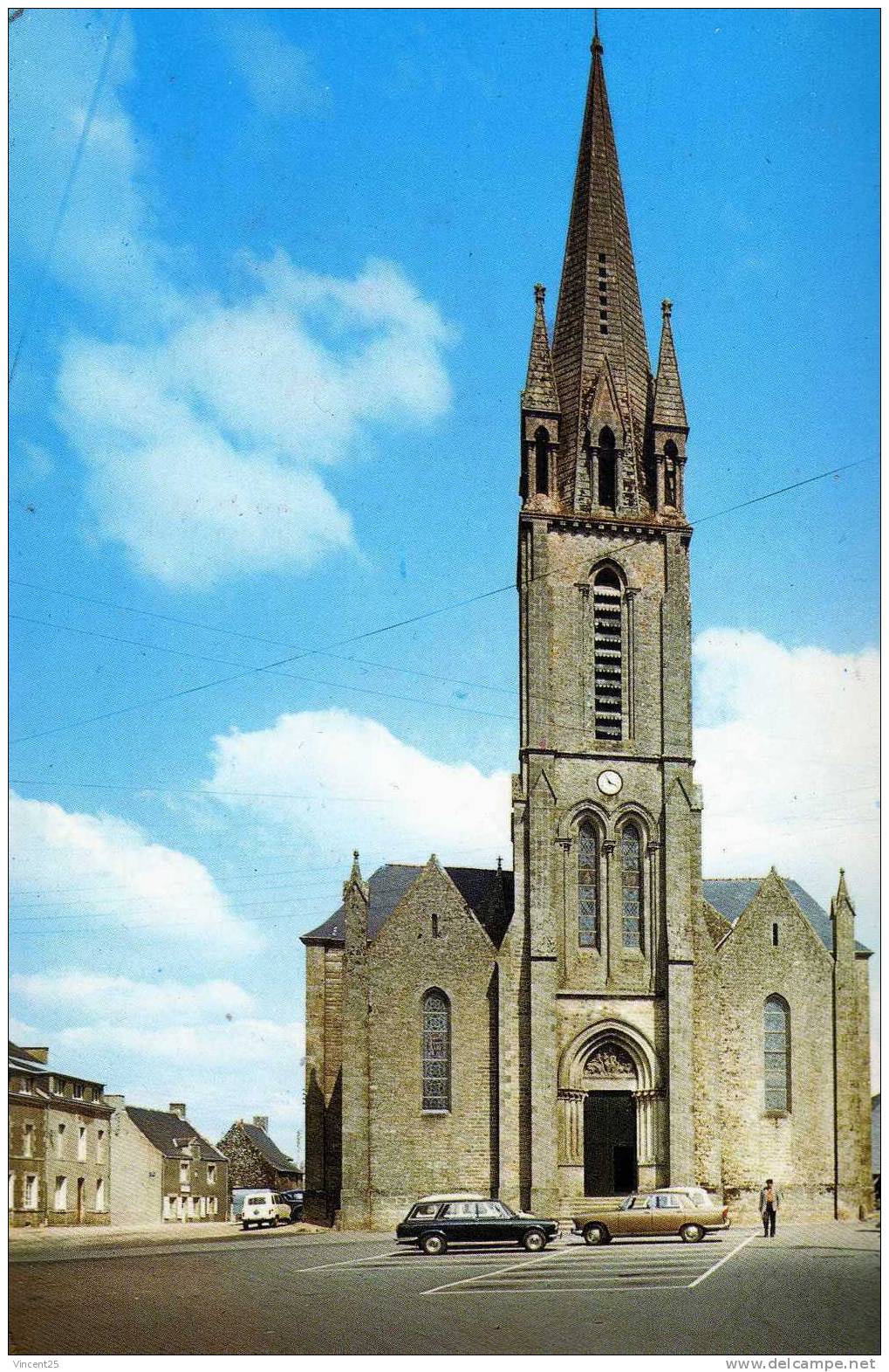 QUESTEMBERT MORBIHAN EGLISE PEUGEOT RENAU CITROEN AUTOMOBILE - Questembert