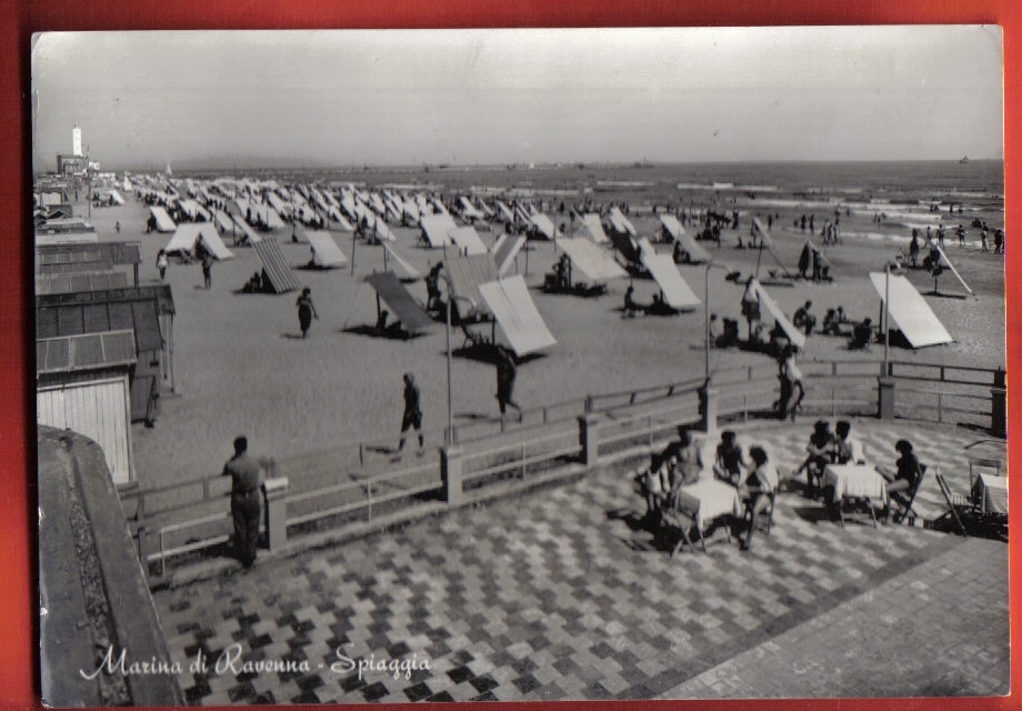 It182 Marina Di Ravenna, Spiaggia. ANIMATA.Campeggio Internazionale Piomboni.Circolato In 1958 Per Svizzera.E:S: Nr 2 - Ravenna