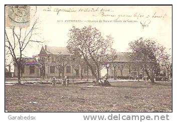 CPA De LES AVENIERES - Champ De Mars Et L'Ecole De Garçons. - Les Avenières