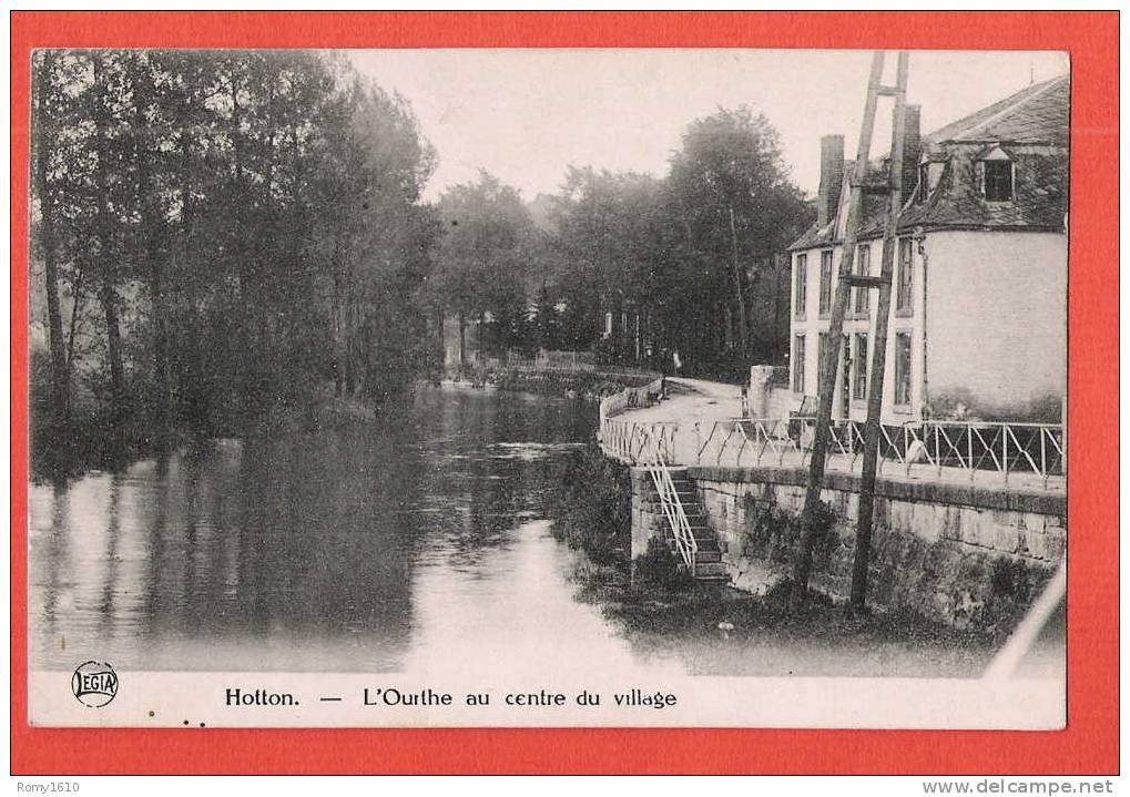 Hotton - L'Ourthe Au Centre Du Village - Hotton