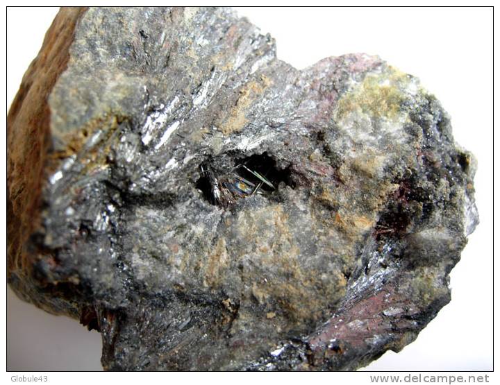 GNEISS AVEC STIBINE ET GEODES DE QUARTZ A STIBINE CRISTAL KERMESITE ET RARE OXYDES JAUNE - Mineralien