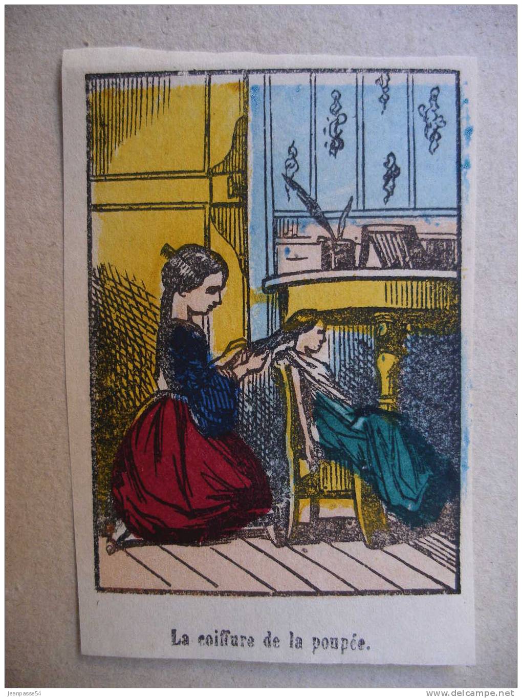 POUPEE - Petite Image En Couleur Du 19e Siècle (vers 1850) "La Coiffure De La Poupée" - Prenten & Gravure