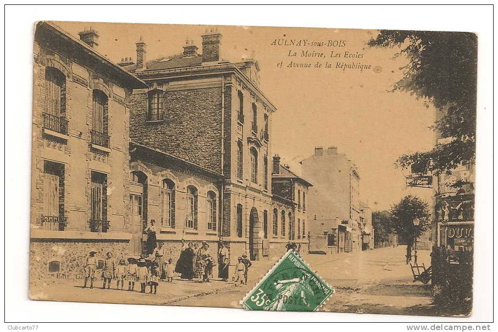 Aulnay-sous-bois (93) : Avenue De La République, La Mairie Et Les écoles Environ 1910 (animée). - Aulnay Sous Bois