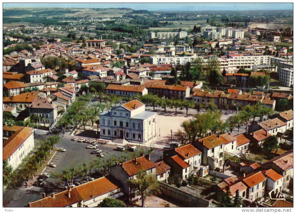 SORGUES VUE ARIENNE ET PLACE DE LA MAIRIE - Sorgues