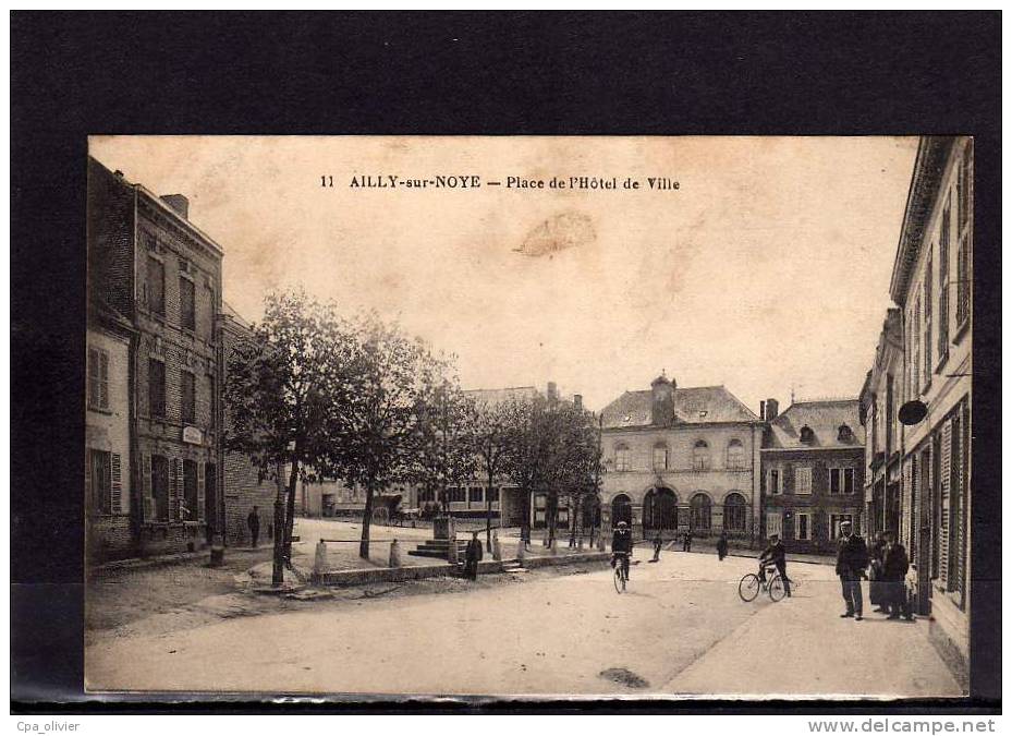 80 AILLY SUR NOYE Place De L'Hotel De Ville, Animée, Cycle, Ed Caron 11, 191? - Ailly Sur Noye