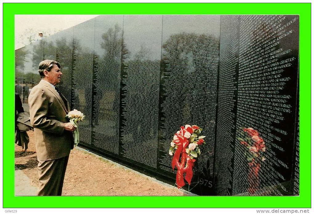 POLITICS - PRESIDENT REAGAN VISITS THE WASHINGTON D.C. VIETNAM VETERANS MONUMENT IN 1983 - - Events