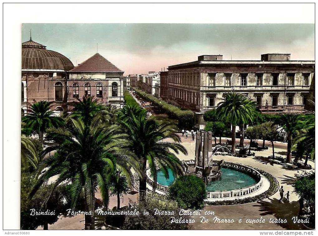 VECCHIA CARTOLINA DI BRINDISI FONTANA MONUMENTALE IN PIAZZA CAIROLI CON PALAZZO DE MARRO E CUPOLE TEATRO VERDI - Brindisi