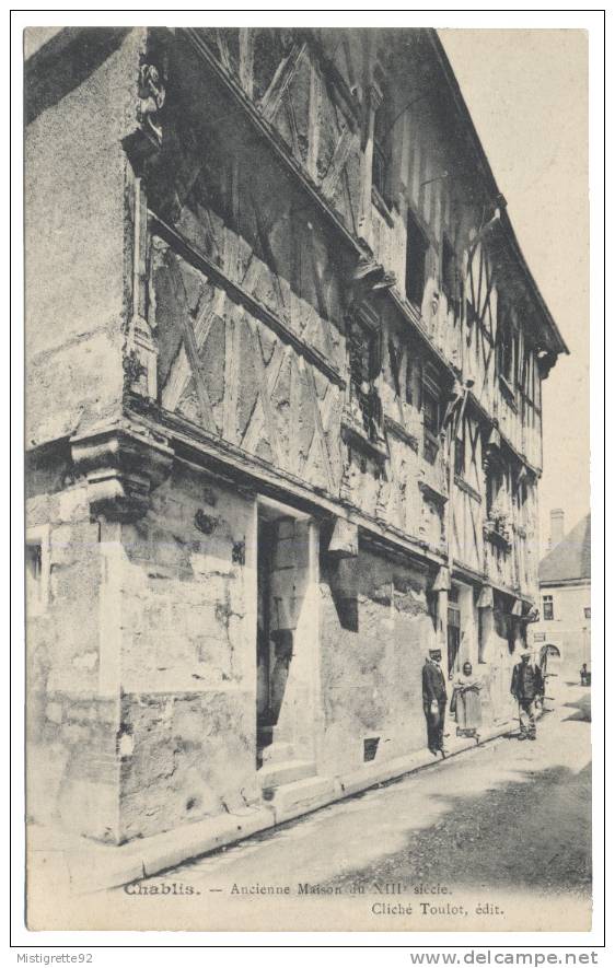 CHABLIS (Yonne), Ancienne Maison Du 13e Siècle. Animée, 1910. Noir Et Blanc. Cliché Toulot, Éditeur. - Chablis