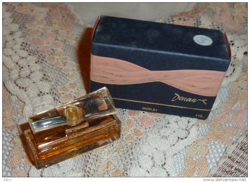 Deneuve --  Parfum 4 Ml 1/8 Fl Oz  - Bague Dorée, Avec Boite, échantillon De Collection 1985 - Miniatures Womens' Fragrances (in Box)