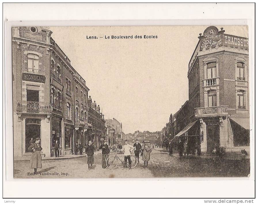 62 - LENS  - BOULEVARD DES ECOLES - MAGASINS  ANIMATION - Lens