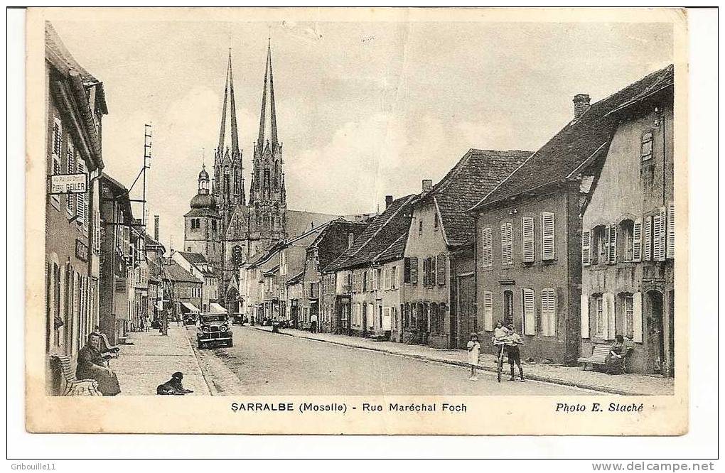 SARRALBE   -   RUE " MARECHAL FOCH " Avec " Cycles Pierre GEILER "   -   Photo: E. STACHE   -  Editeur : WEBER   N°/ - Sarralbe