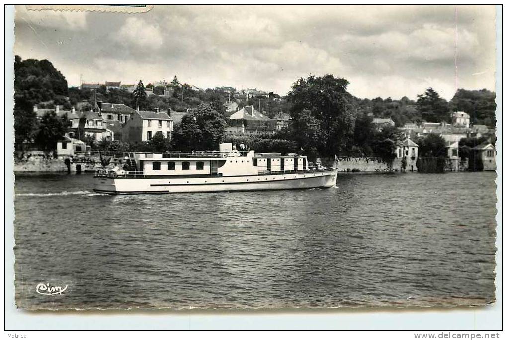 CORBEIL ESSONNES     -    Bord De Seine, Rive Droite (avec Un Bateau). - Corbeil Essonnes