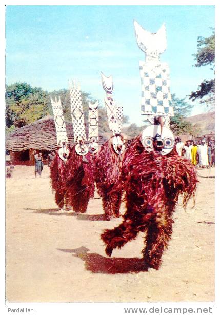 BURKINA FASO.  HAUTE VOLTA. MASQUES AFRICAINS.  DANSEURS BOBO. GROS PLAN. - Burkina Faso