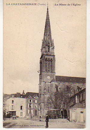 La Châtaigneraie : La Place De L'église - La Chataigneraie