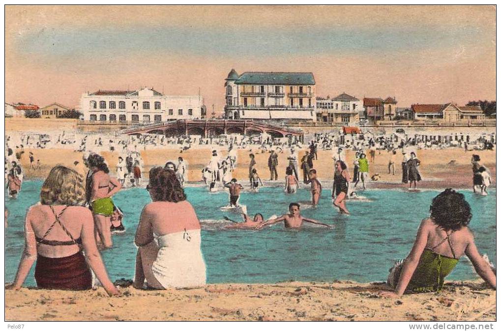 CPA   Soulac-sur-Mer L'heure Du Bain  (animée)   F19 - Soulac-sur-Mer