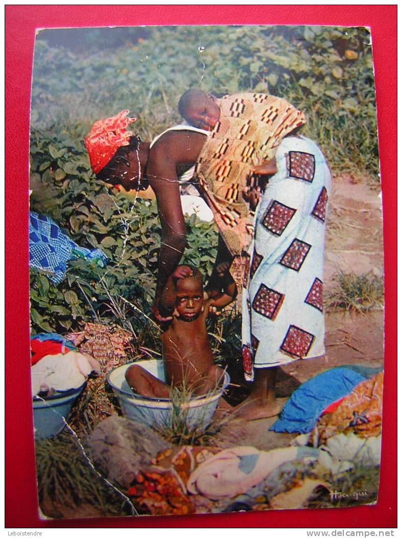 CPSM-AFRIQUE-L´AFRIQUE EN COULEURS-LA TOILETTE DE BEBE -POSTEE DU GABON LIBREVILLE- 4 PHOTOS DE LA CARTE - Gabun