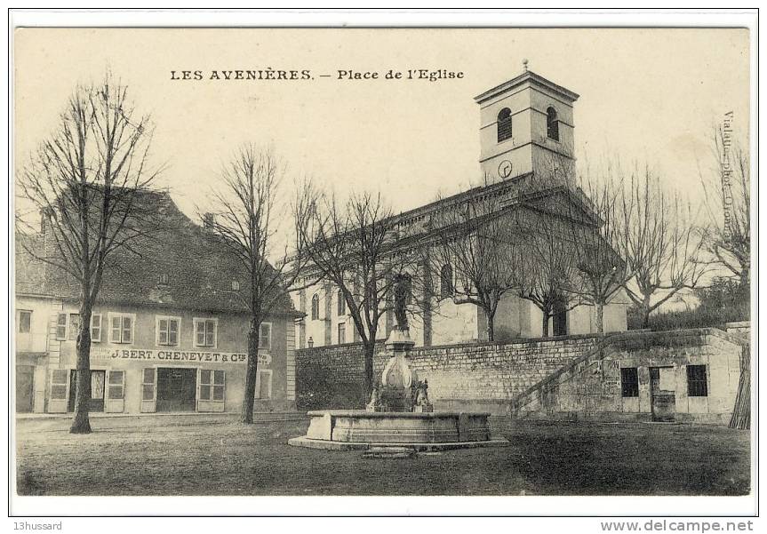 Carte Postale Ancienne Les Avenières - Place De L'Eglise - Fontaine - Les Avenières