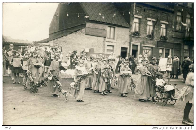 Carte-photo D'un Groupe D' Enfants En Angelot- Centenaire De La Belgique ??? - Région Mettet - A Identifier