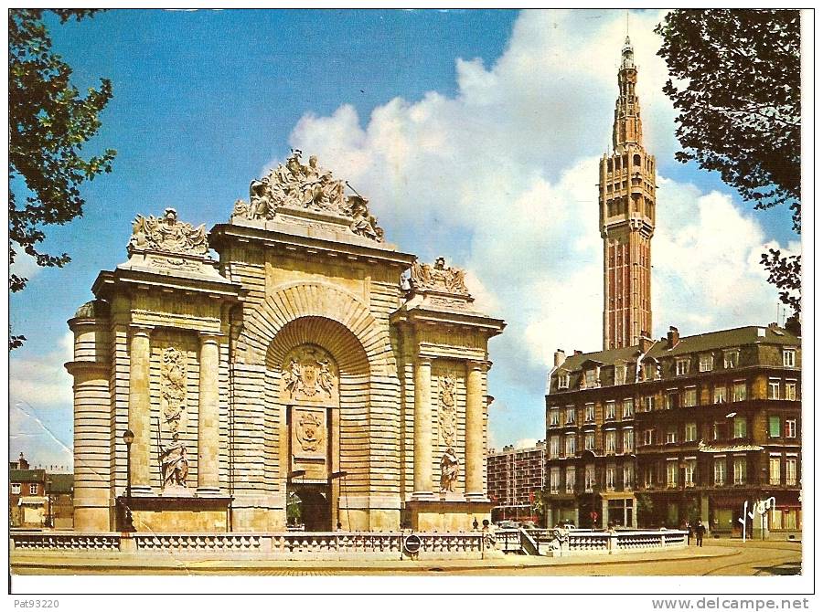 59  LILLE EKB 4662 (Yvon) ; Porte De Paris Et Beffroi De L´Hotel De Ville / CPM Circulée 1970 / Pliure !Soldée - Lille