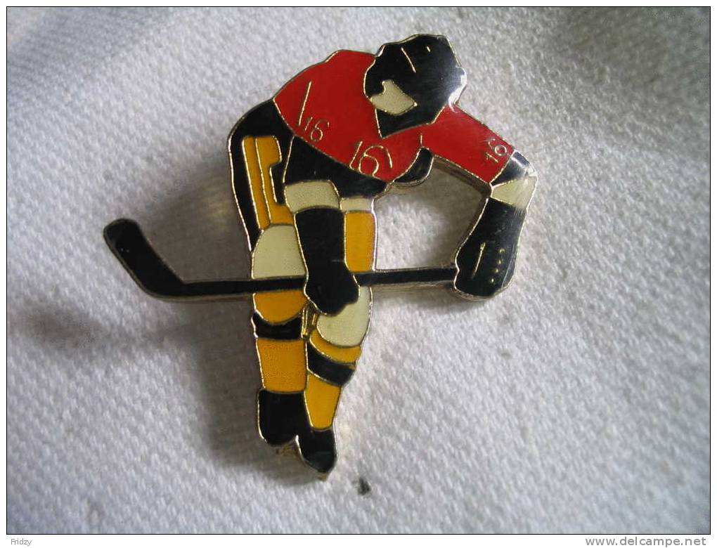 Pin's Hockey Sur Glace   Maillot N°16 - Eiskunstlauf