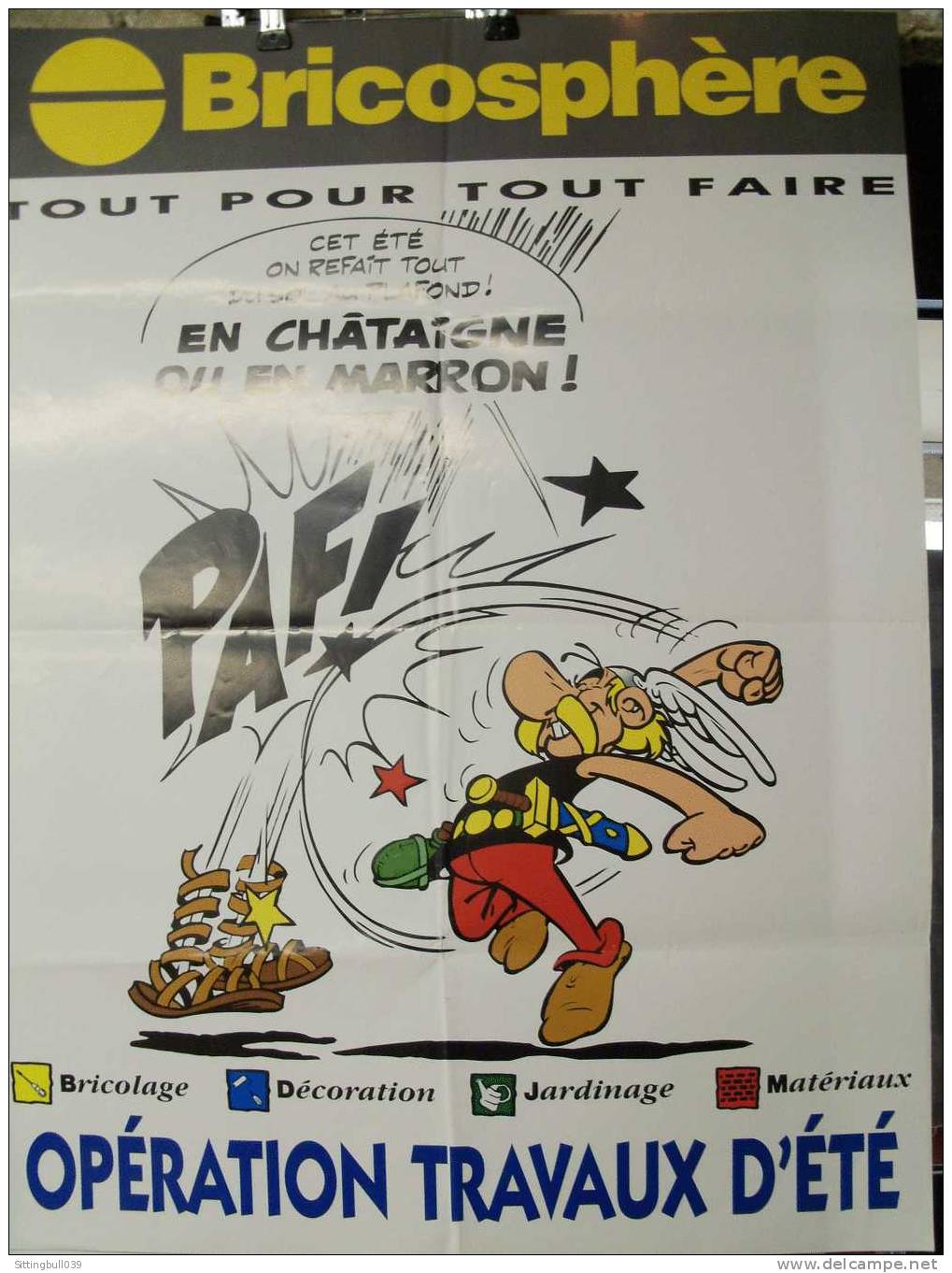 ASTERIX. AFFICHE PUB BRICOSPHÈRE. Opération Travaux D´été. Astérix Castagne !. 1996 Ed. Albert René / GOSCINNY - UDERZO - Afiches & Offsets