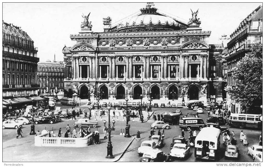 75 - PARIS - Place De L'opéra - Autobus Parisien - Camionnette Publicité Biscottes SYDA - Voiture Traction - Panhard - Public Transport (surface)