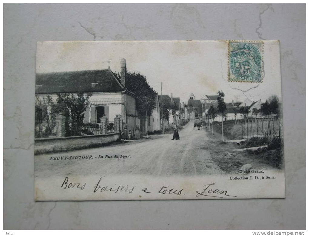 VDS CPA NEUVY SAUTOUR LA RUE DU FOUR ATTELAGE CHEVAL BELLE ANIMATION CARTE RARE - Neuvy Sautour