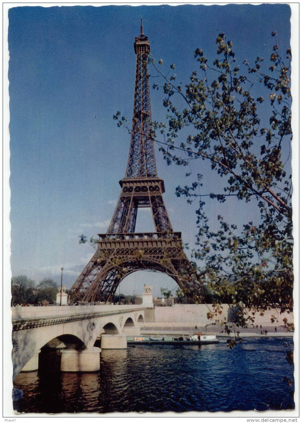 PARIS (75), La Tour Eiffel Vue Des Quais , Pont, Péniche - La Seine Et Ses Bords
