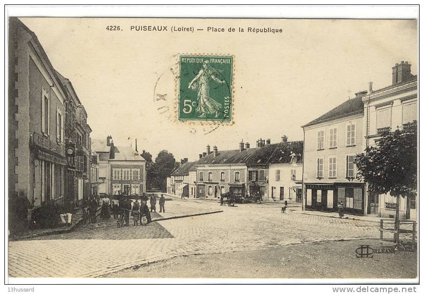 Carte Postale Ancienne Puiseaux - Place De La République - Puiseaux