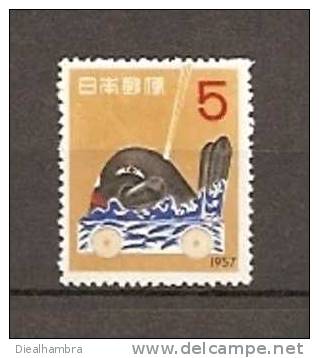 JAPAN NIPPON JAPON NEW YEAR'S GREETING STAMPS TOY WHALE 1956 / MH / 666 · - Neufs