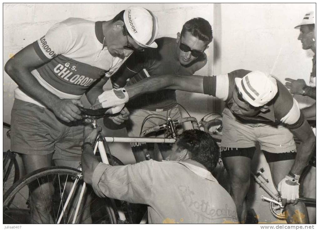 TOUR DE FRANCE 1957 Photo De Presse Départ Nantes Cyclistes Italiens - Radsport