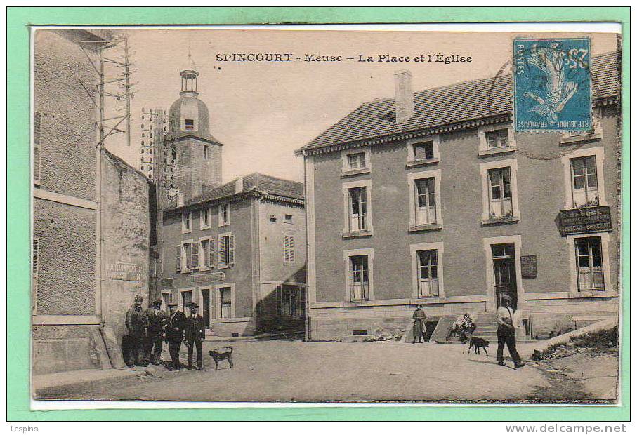 55 - SPINCOURT -- La Place Et L'Eglise - Spincourt